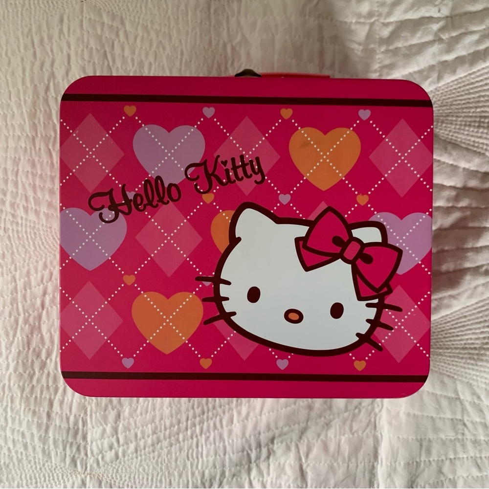 HELLO KITTY Bright Pink Metal Lunch Box with Handle and Closure Latch